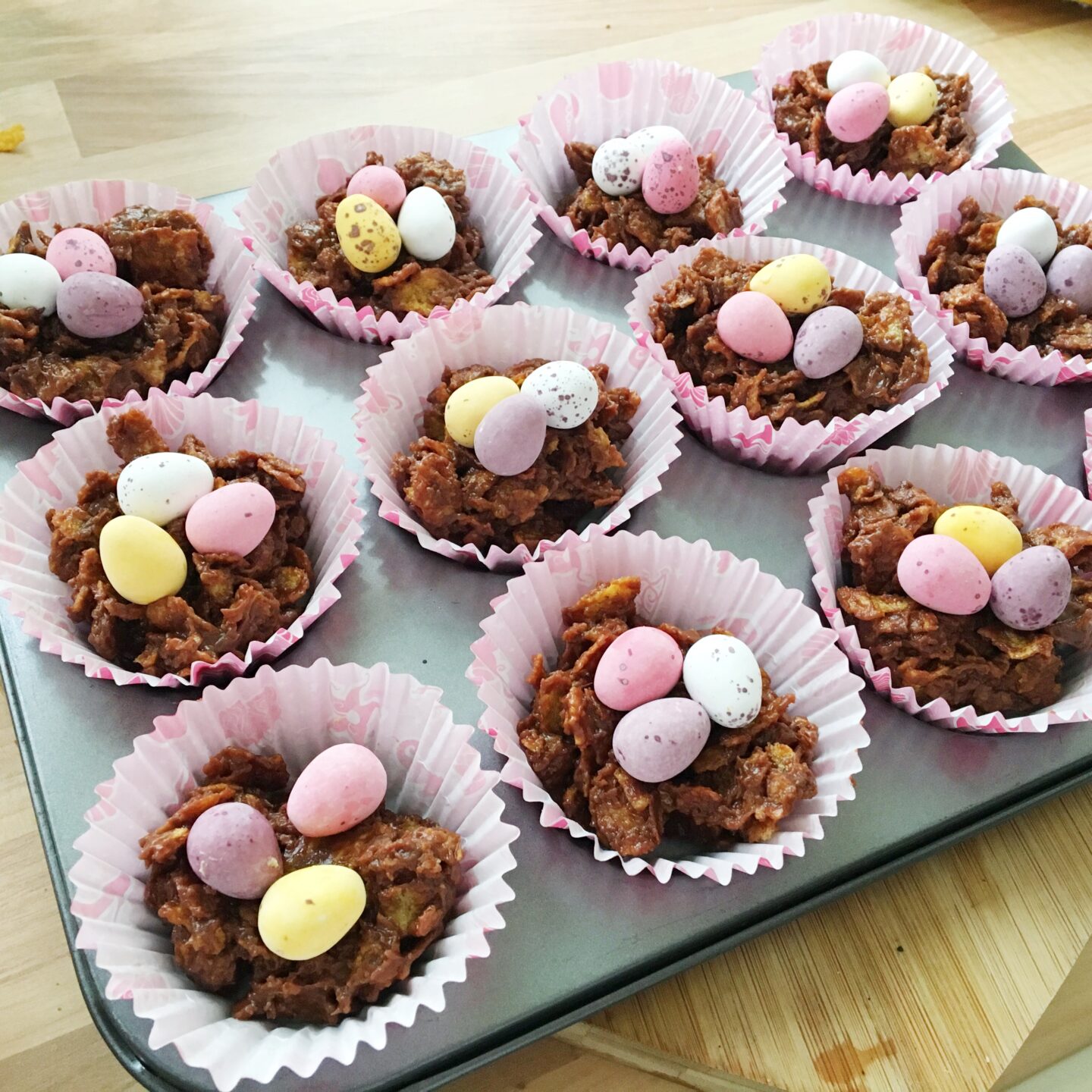 Easter crispy cakes in the cake tin