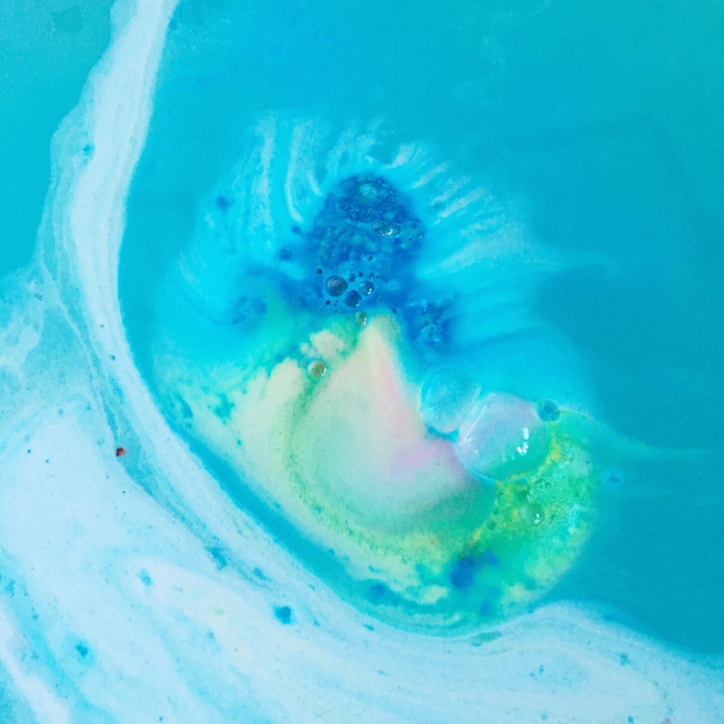 Lush Rocket Science Bath Bomb Review! | In Water