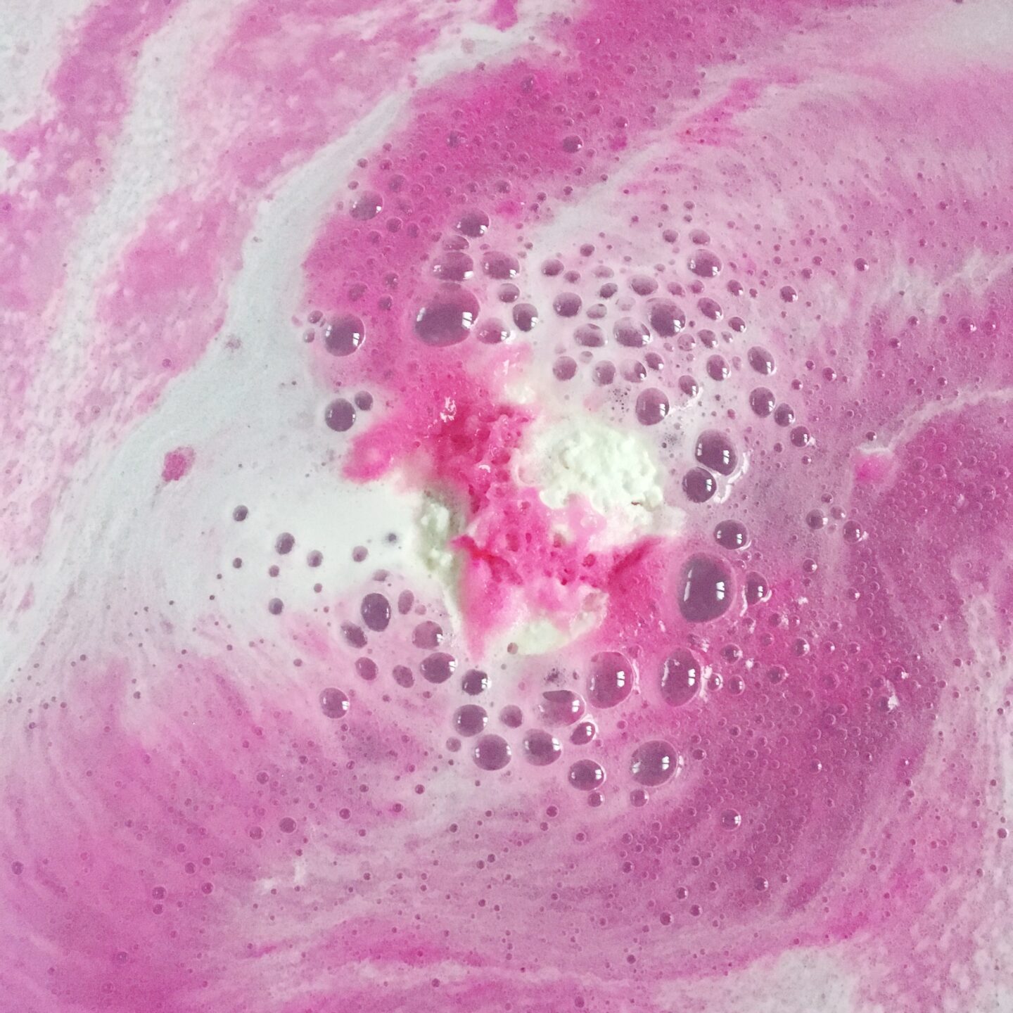 Blogmas Day 17: Lush Snow Fairy Jelly Bomb bath art