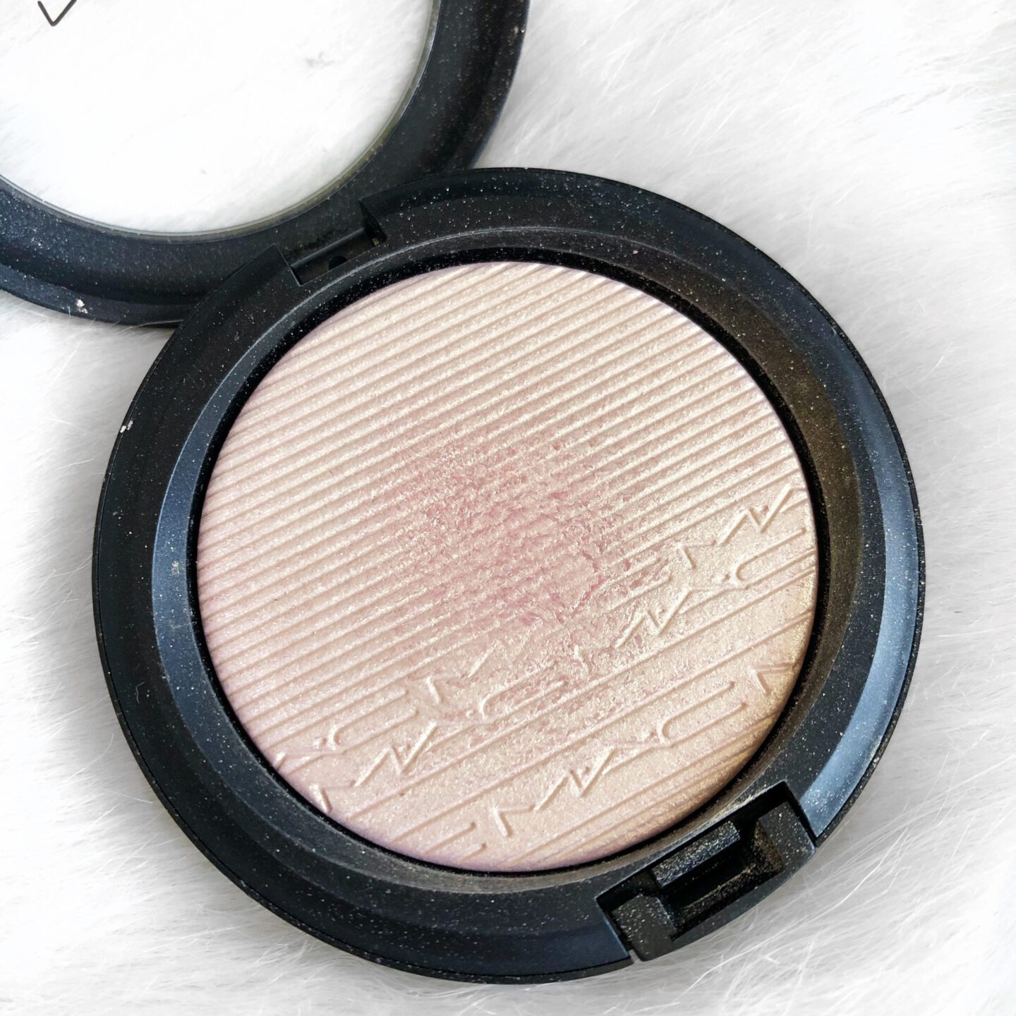 mac beaming blush highlighter close up
