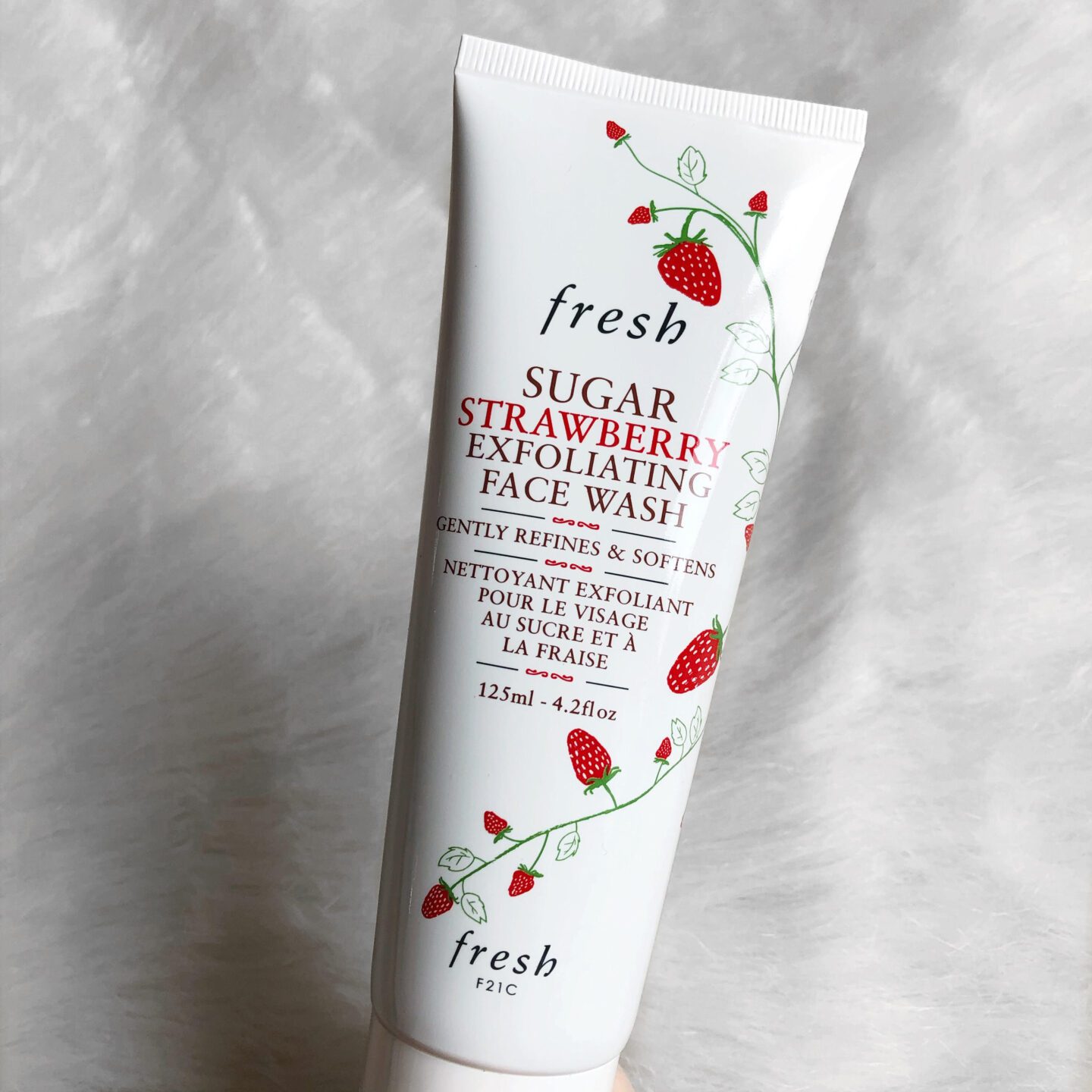 Fresh Sugar Strawberry Exfoliating face wash