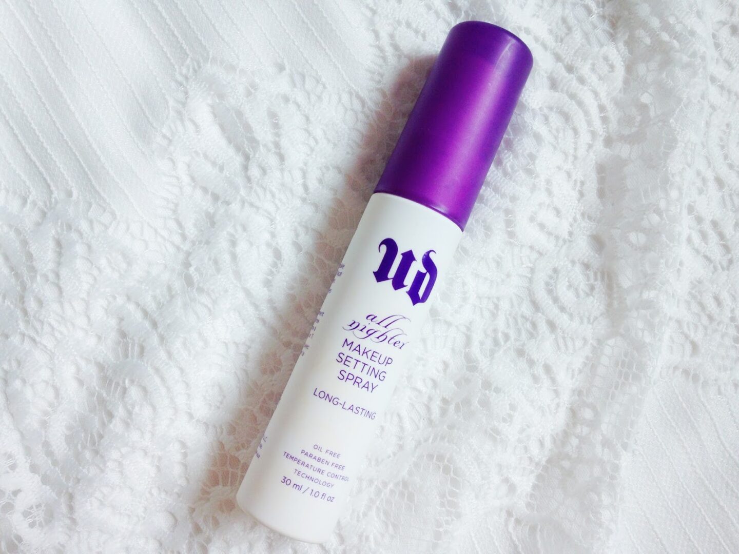 Urban Decay All nighter setting spray on a white background