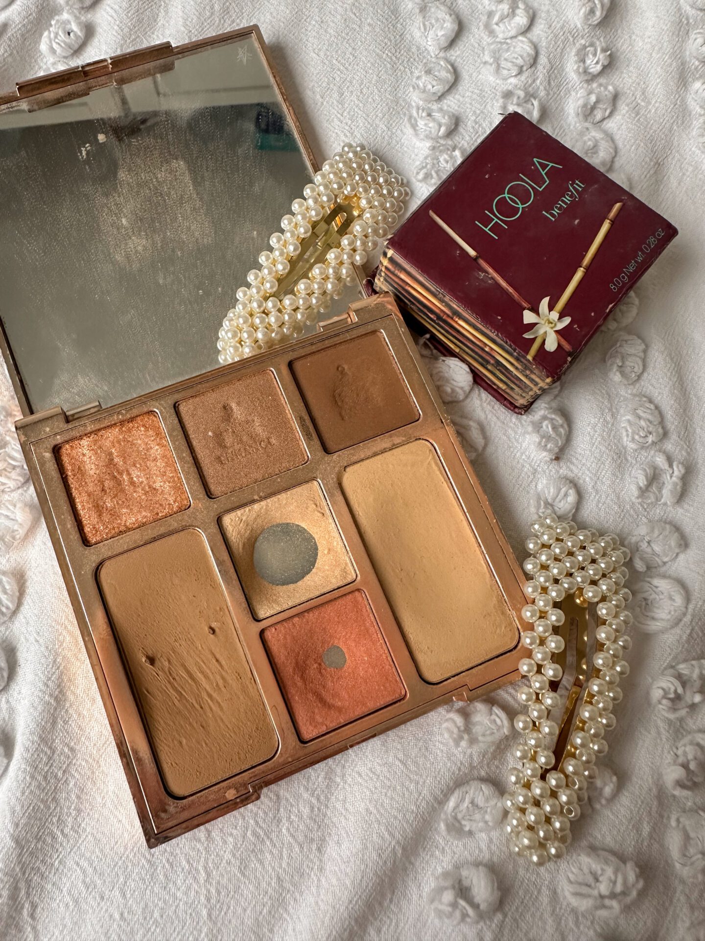 Charlotte Tilbury Look of Love palette blush and Benefit Hoola bronzer